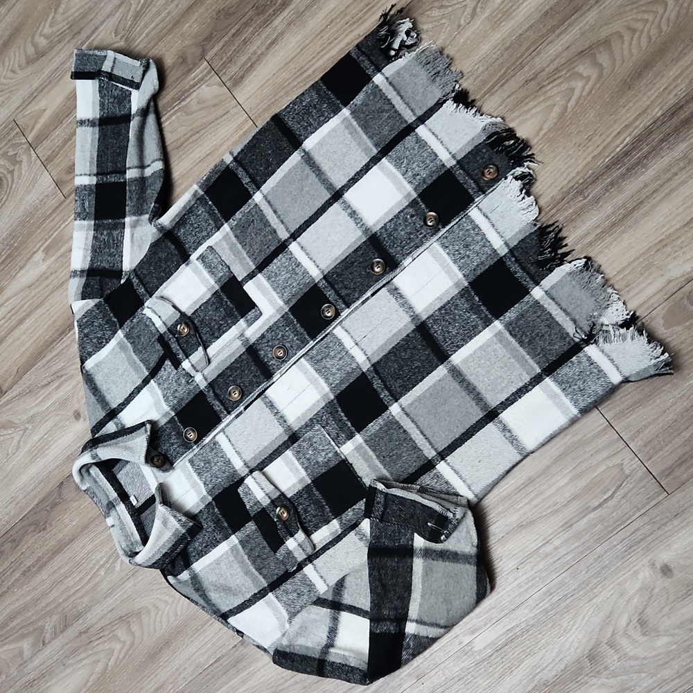 Sassy Black Gray White Plaid Flannel Button Down Shacket Women's Medium Jacket